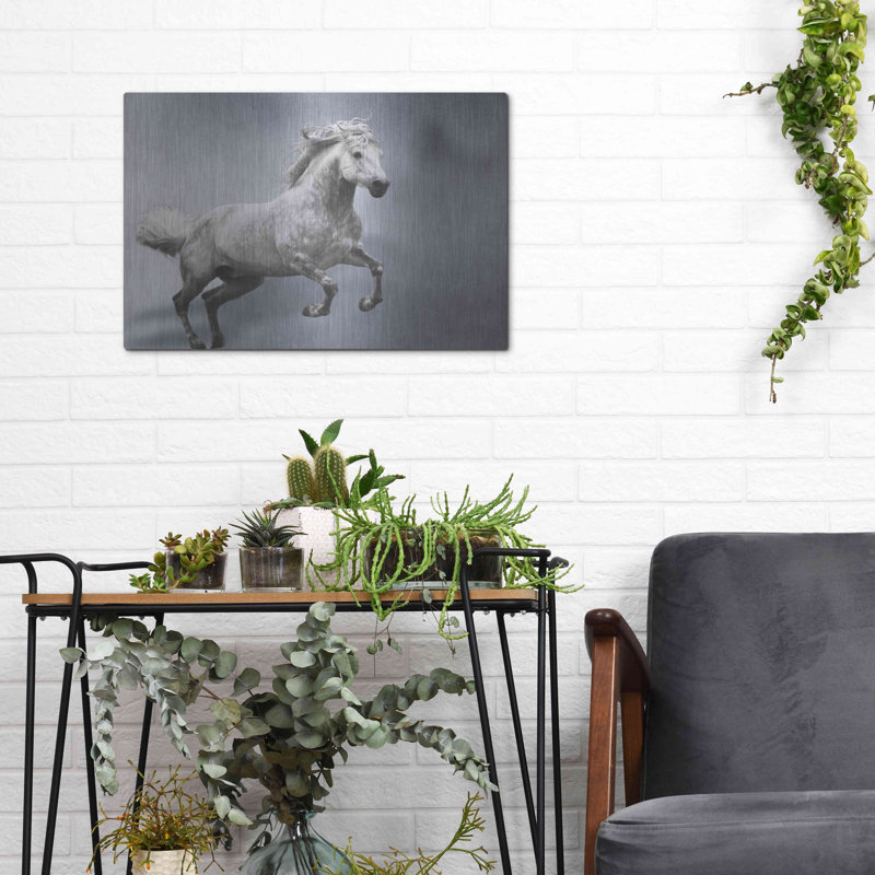 «Gray on grey» par Susan Friedman, art mural en métal, H 12 po x l 16 po