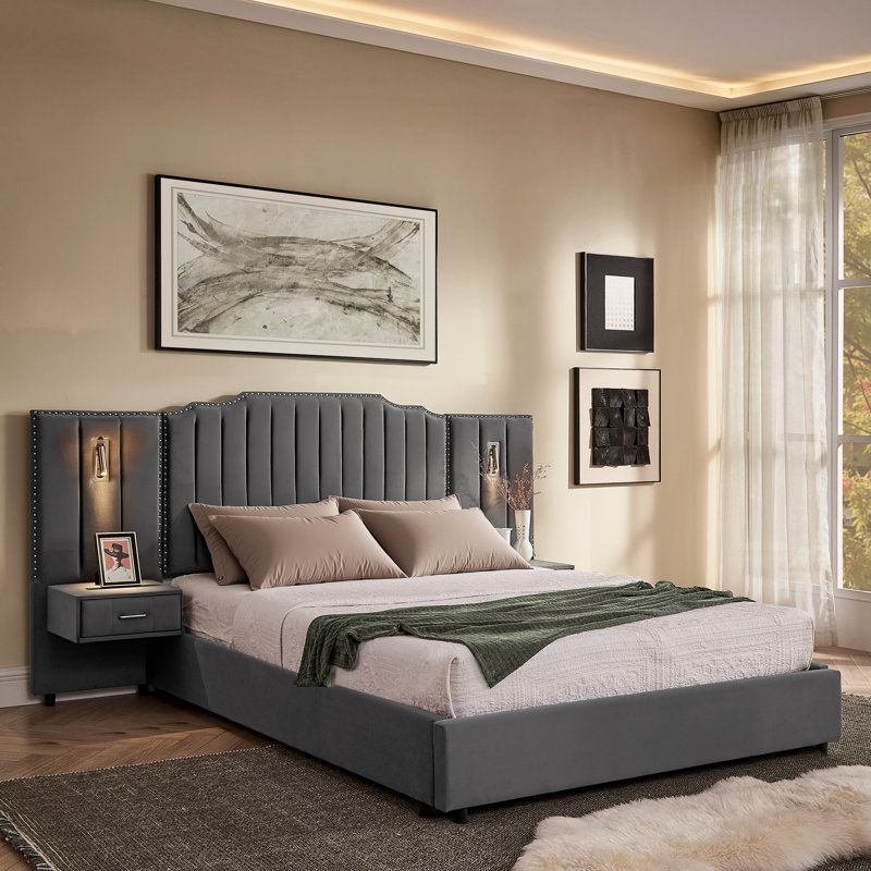 Structure de lit tapissier grand format avec tissu en velours, conception à rayures verticales avec boutons autour du lit plateforme avec tête de lit, structure solide et table de chevet - aucun sommier nécessaire