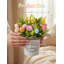 Centre de table de Pâques, fleurs artificielles et œuf décoratif, pot en métal rétro, arrangement floral printanier