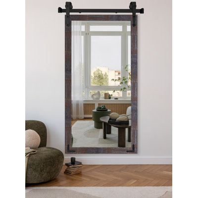 Miroir vertical moderne avec rail de porte de grange en acier et supports de coin décoratifs en métal Modern
