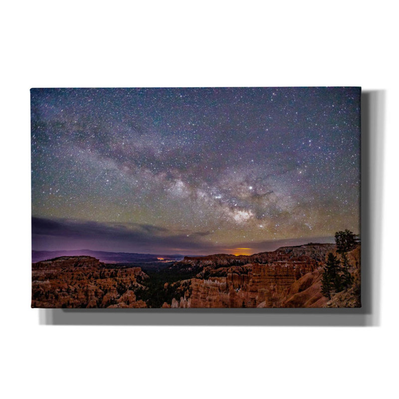Sur toile, H 40 po x l 60 po x P 1,5 po