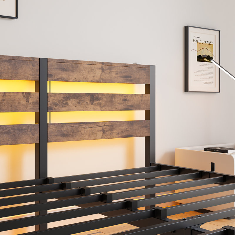 Cadre de lit grand format en métal avec tête de lit en bois, lumières RVB, chargeur, tablette de rangement, silencieux, aucun sommier tapissier requis