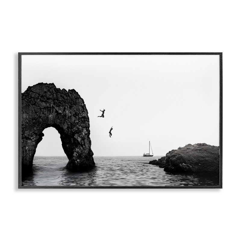 Giclée sur fond de falaise sautant dans la mer, design de Sissi et Seb, H 12 po x l 18 po, Giclée encadrée noir minuit