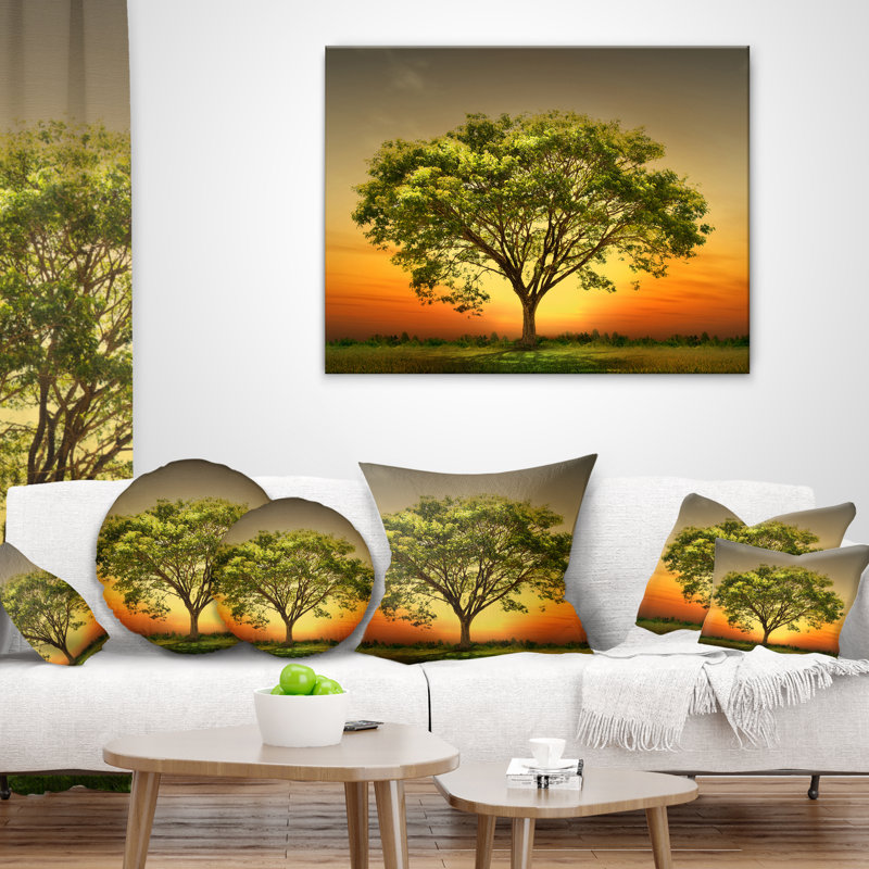 Arbre vert contre soleil couchant - Coussin imprimé forêt, 18 po x 18 po, Coussin décoratif