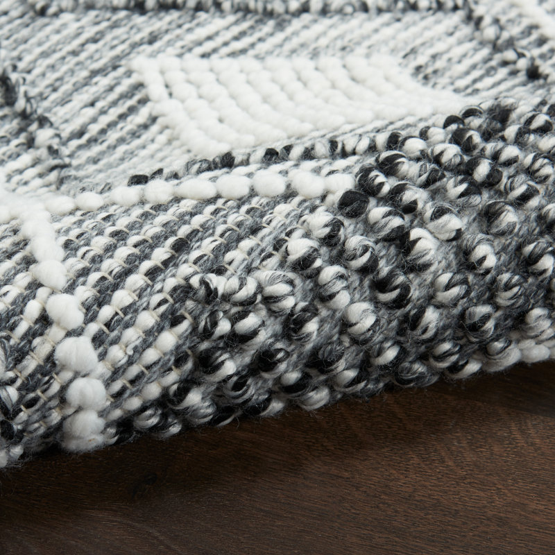 Ivory and Gray Geometric Handwoven Wool Area Rug 5'3" x 7'6"