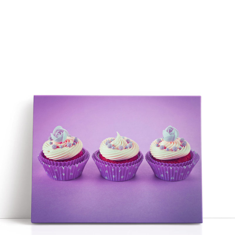 Three Cupcakes 2 - reproduction d'art sur toile, Mauve, H 18 po x l 24 po