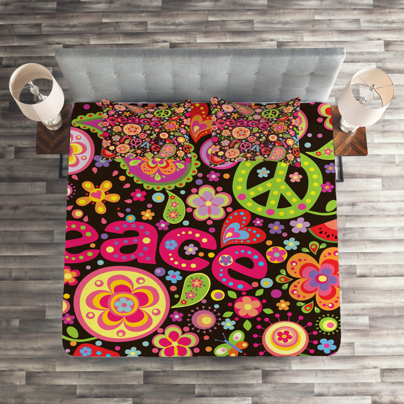 Groovy Traditional Polyester Coverlet, Queen Bedspread + 2 Shams