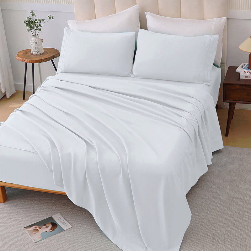 Combinaison blanche quatre pièces K, Édredon de très grand lit + 4 pièces additionne