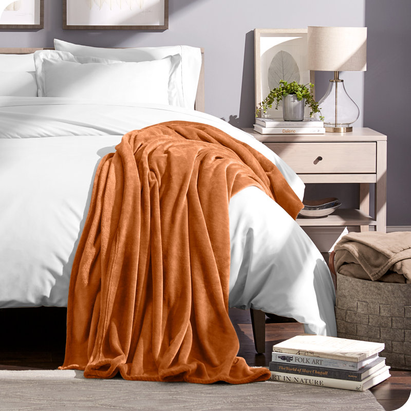 Sienna Twin/Twin XL Microfleece Ultra-Soft Reversible Throw Blanket