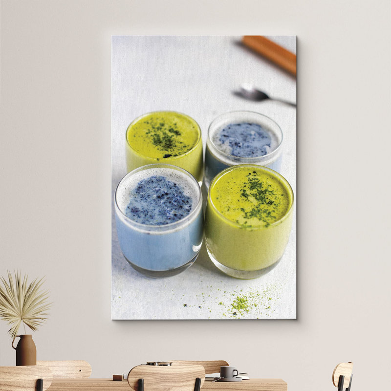 «Vibrant Blueberry & Matcha Smoothies», photographie de nourriture chic pour les fruits, H 18 po x l 12 po