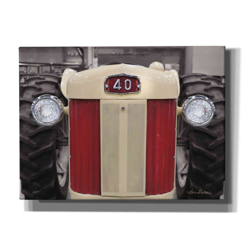 «Tractor Close Up MF40» par Lori Deiter, art mural sur toile, H 40 po l 54 po x P 1,5 po