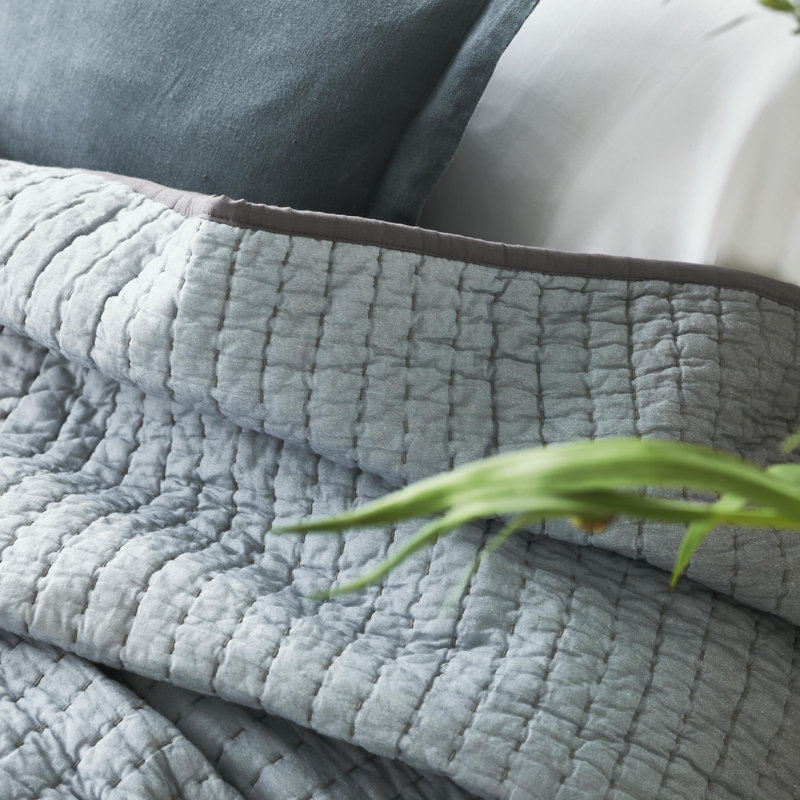 Savoie Dove Cotton Quilt, Queen 