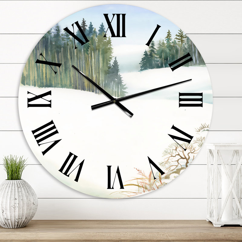 Forêt de pins dans un paysage d'hiver enneigé - Horloge murale traditionnelle, Moyen