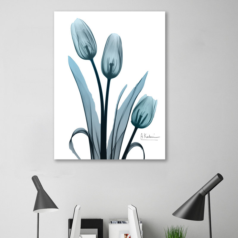 «Midnight Sky Tulip Trio», impression sur toile tendue, H 48 po x l 36 po