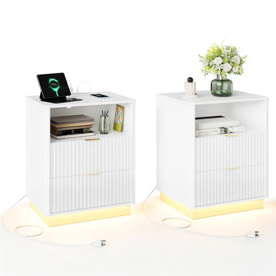 Table de chevet moderne avec deux tiroirs, motif à vagues et multiprise pour le rangement dans la chambre à coucher