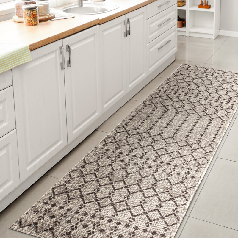 Tapis d'intérieur / extérieur Crompton, Tapis de couloir 2 pi 2 po x 20 pi, Gris clair / noir