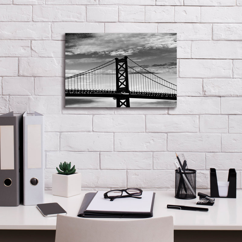 «Benjamin Franklin Bridge B & w» par Erin Clark, art mural sur toile, H 12 po x l 18 po x P 0,75 po