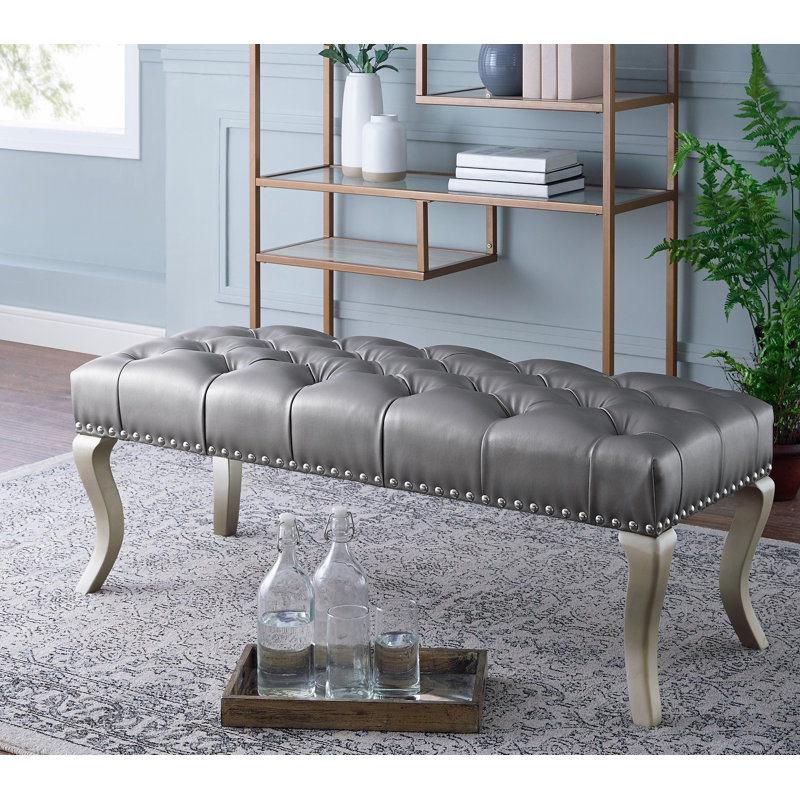 Banc capitonné en tissu avec garniture cloutée