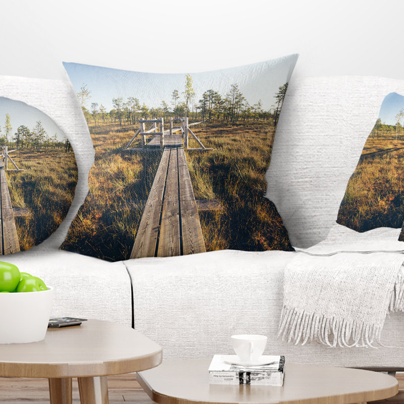 Sentier rétro à grain de bois - oreiller imprimé paysage, 16 po x 16 po, Coussin décoratif