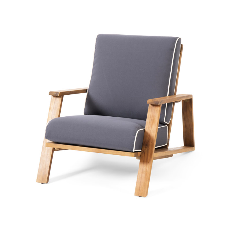 Fauteuil club contemporain en bois avec coussins de meubles recouverts d'eau et inclinés