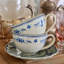 Tasses à thé et soucoupes-837942725
