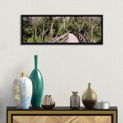 «Boardwalk Passing Through A Forestlettuce Lake Park, Tampa, Hillsborough County, Florida, USA» par Panoramic Images - Estampe numérique sur toile tendue