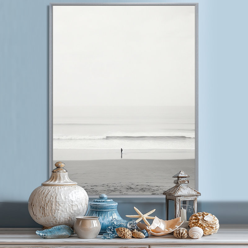 Minimalisme noir et blanc photo de plage V - art mural plage côtière, H 32 po x l 16 po x P 1 po, Encadrement argenté