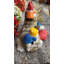 Statue de gnomes d'Ezkiel sur un chat jouant avec une boule de fil