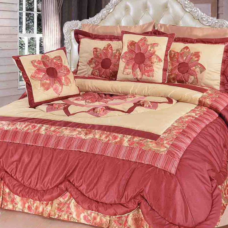 Traditional Floral Quilt, Queen