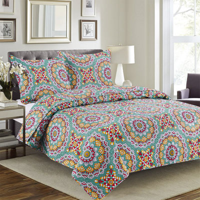 Cynthia Polyester Geometric Shapes Quilt