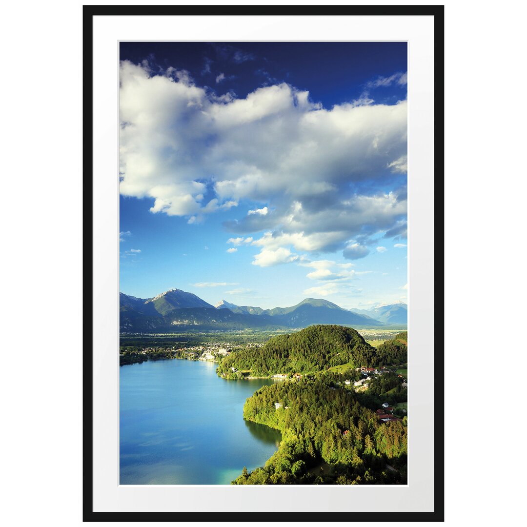 Gerahmtes Poster See mit Insel Landschaft