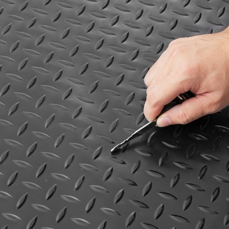 Tapis de garage pour garage 2 rouleaux 14,7 x 3,6 pi Tapis de garage noir en PVC de 2,5 mm d'épaisseur pour sous-voiture