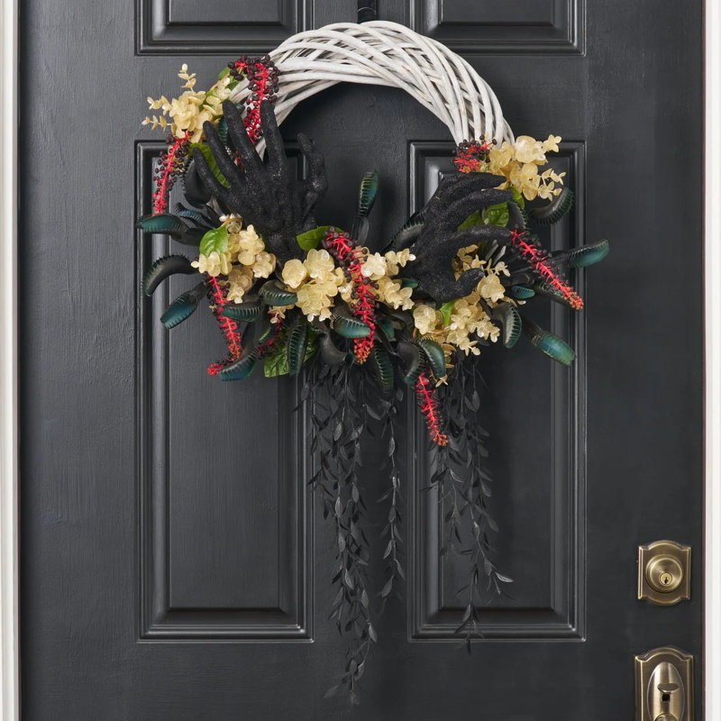 Couronne de porte d'Halloween Fright Night - Venus Flytrap, Goules, Pokeberry et Eucalyptus