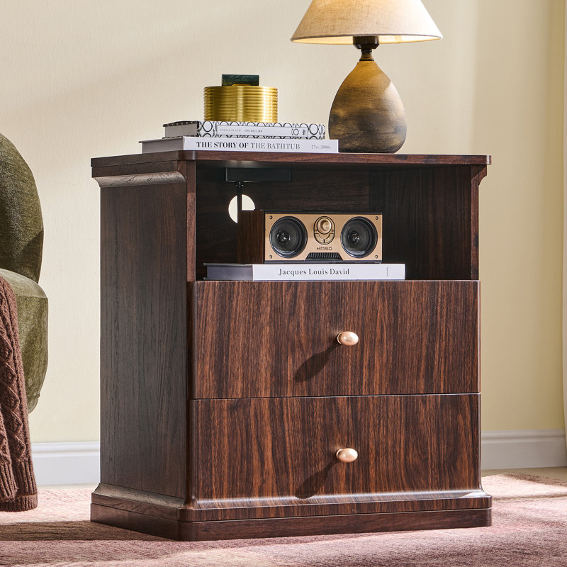 Table de bout en bois moderne Abarca avec station de charge et tablette ouverte, table de chevet de 23,6 po de hauteur avec 2 tiroirs de rangement, grande cascade de style Mid-Century
