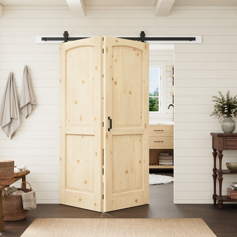 Porte intérieure en pin massif à deux panneaux cintrée de 56 po x 80 po avec quincaillerie pour portes pliantes de style grange, idéale pour le salon ou le garde-manger.