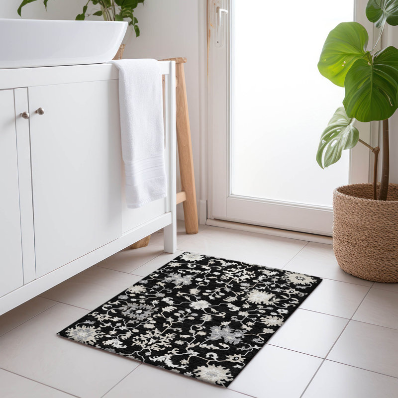 Tapis noir intérieur / extérieur lavable à la machine Xhevrie, Rectangle 1 pi 8 po x 2 pi 6 po