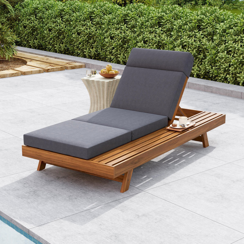 Ensemble de chaise longue avec appui-tête, espace disponible sur un côté, bois d'acacia avec coussins de salon résistants à l'eau (gris foncé et 3 plis et 4 pouces) - crème assortie / version beige disponible