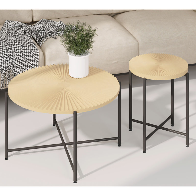 Table basse et table de bout Radial Imperméable avec housse. Forme cylindrique vieillie. Pieds en métal noir. Rustique. Noyer foncé, rouge, options de bois technique. P 31,4 po x H 18,9 po et P 18,9 po H 23,6 po