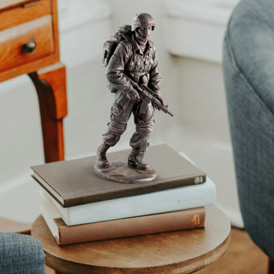 People Figurines & Sculptures