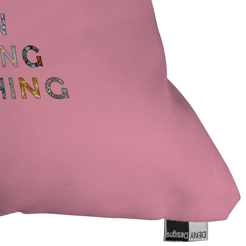 Coussin intérieur / extérieur Her Daily Motivation, 20 po x 20 po, Rose