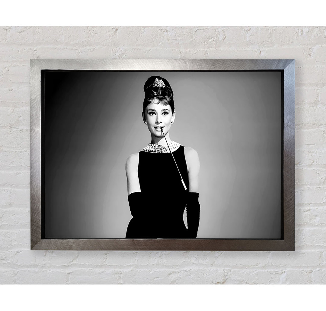 Audrey Hepburn Zigarette Frühstück bei Tiffanys - Einzelner Bilderrahmen Kunstdrucke