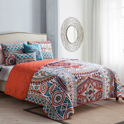 Natasha 5-Piece Reversible Medallion Quilt Set 