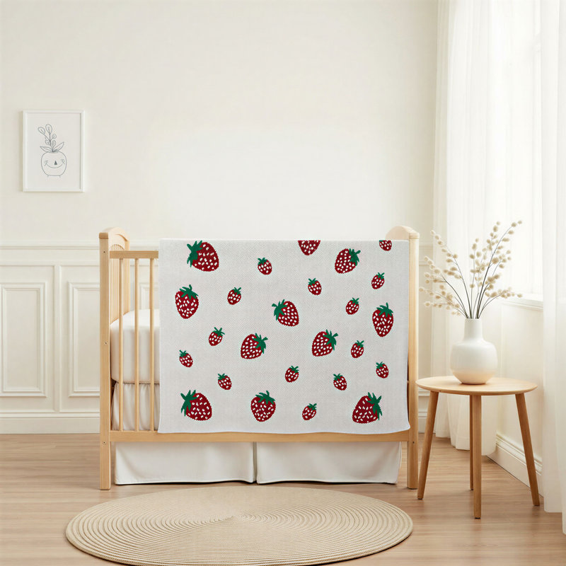 Couverture pour bébé en tricot de coton avec motif fraise