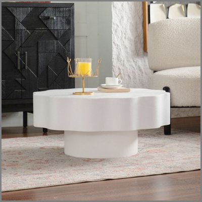 Table basse festonnée blanche: forme unique à bord ondulé, pièce centrale élégante pour des espaces élégants