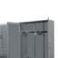 Grand lit gris qui maximise l'espace, le confort et le style contemporain pour une utilisation efficace de l'espace