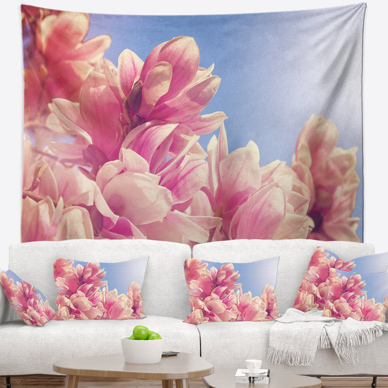 Tapisserie fleurs de magnolia sur fond de ciel, H 68 po x l 80 po