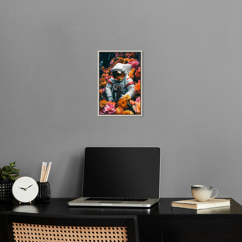 Milieu d'automne dans l'espace, art astronaute moderne par Notoriart, Cadre argenté, H 16 po x l 11 po