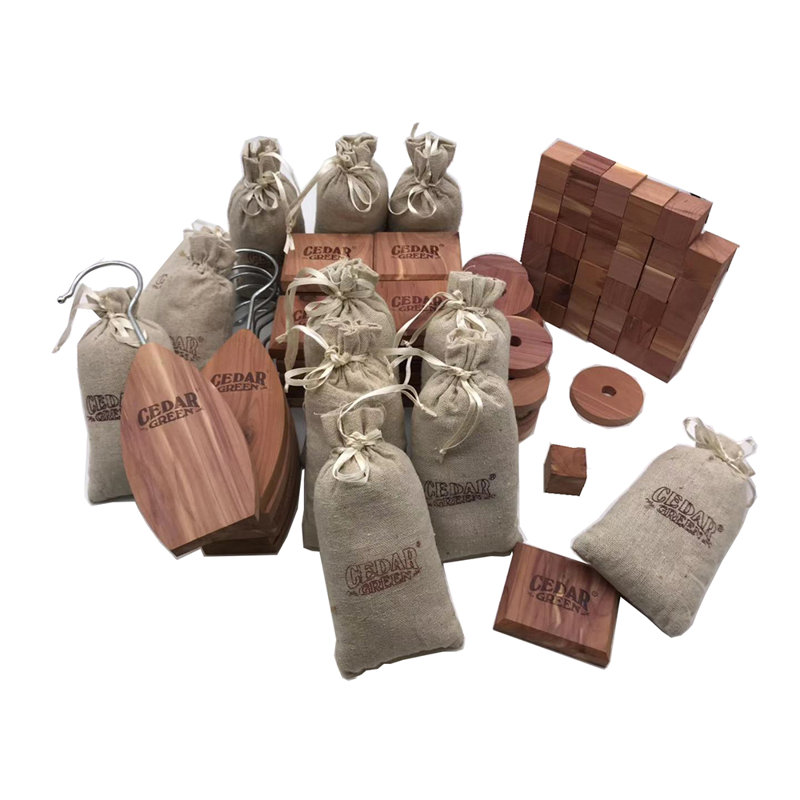 Ensemble d’accessoires pour garde-robe en cèdre aromatique 97 pièces