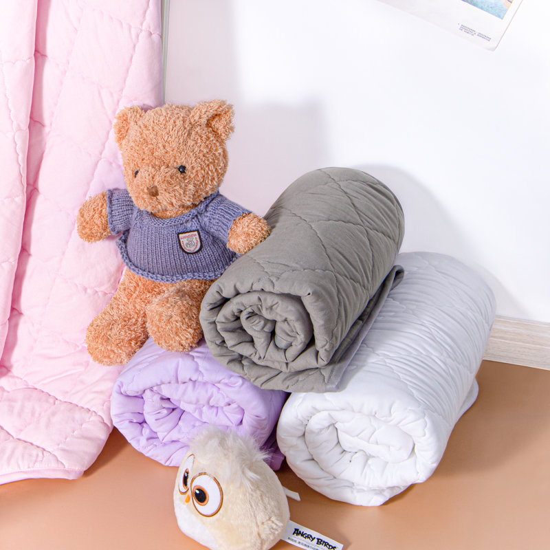 1 édredon pour tout-petits, couverture matelassée en duvet synthétique de couleur unie, 43 x 60 pouces - NTBAY, Gris fumée