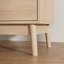 Table de chevet en bois naturel avec 3 tiroirs et surface rayée-324814224